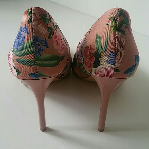 NWT Gianni Bini floral Jilley pumps - Picture 4 of 6